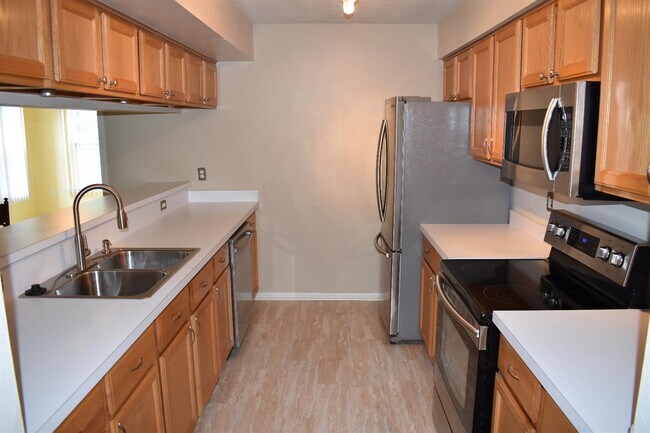 Building Photo - 1462 Millbrook Trail