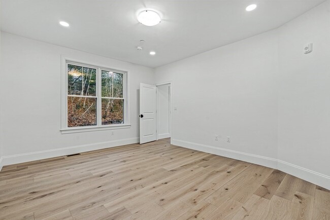 Building Photo - 19 Lily Pond Ln