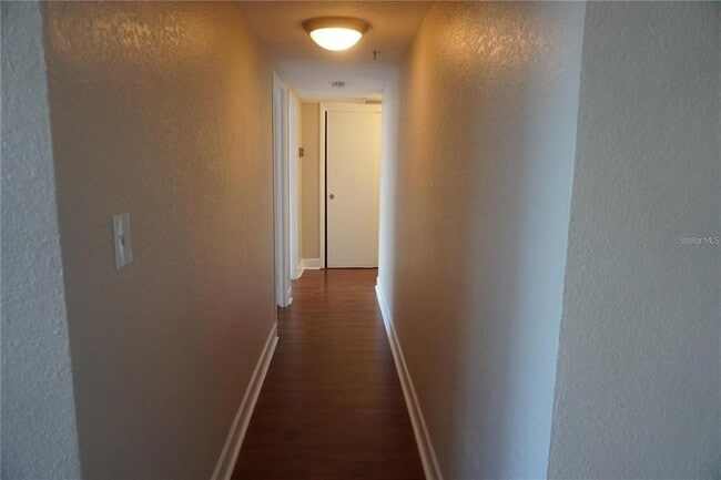Building Photo - 470 3rd St S