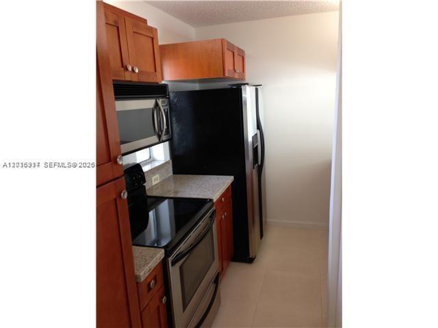 Building Photo - 895 Twin Lakes Dr