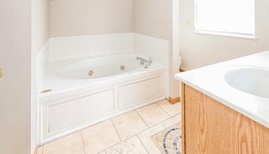 Building Photo - 3044 Kings Realm Ave