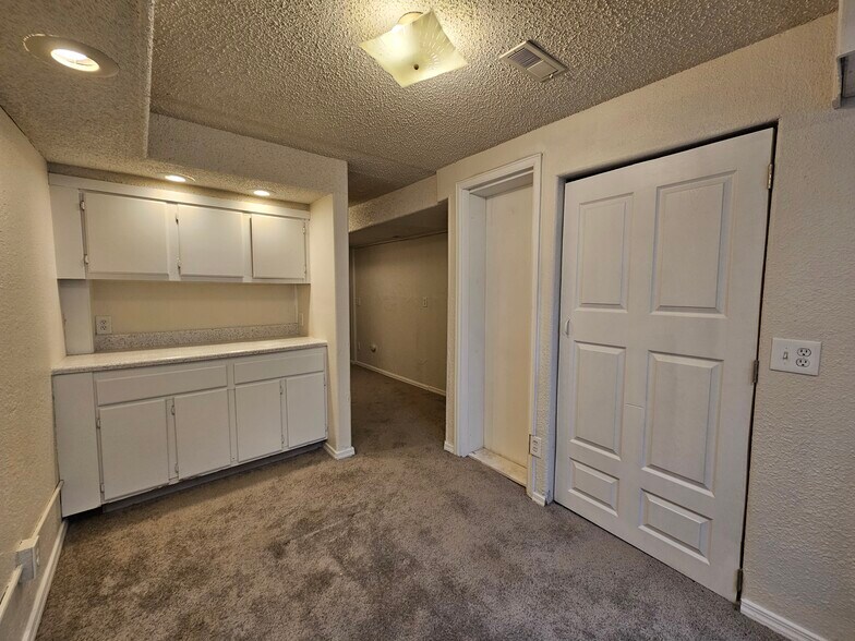 Building Photo - 4253 Baytown Dr