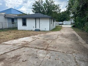 Building Photo - 8717 Brandon St