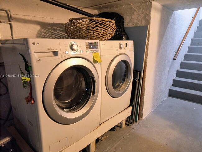 Building Photo - 833 10th St