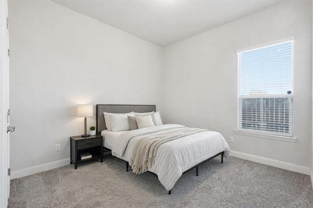 Building Photo - 2001 Oleander St