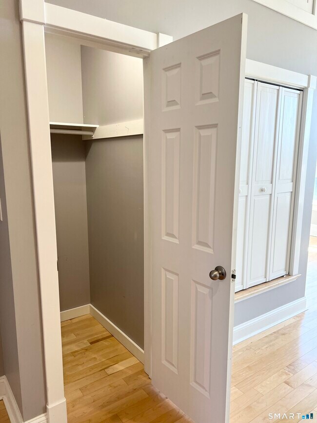 Building Photo - 353 Main St