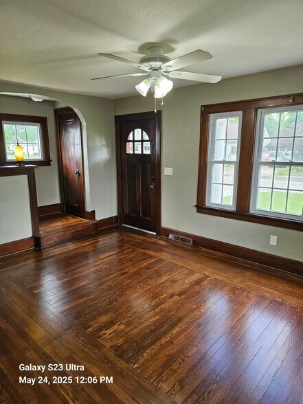 Primary Photo - 41719 Edison Ct