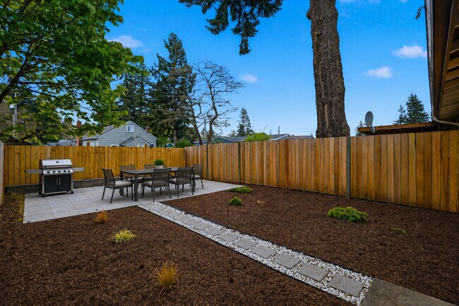 Building Photo - 10423 12th Ave Ct S