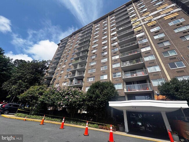Building Photo - 2059 Huntington Ave