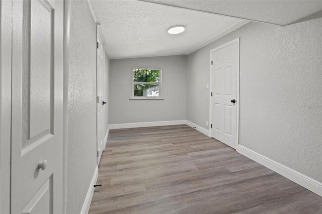 Building Photo - 1606 E Osborne Ave