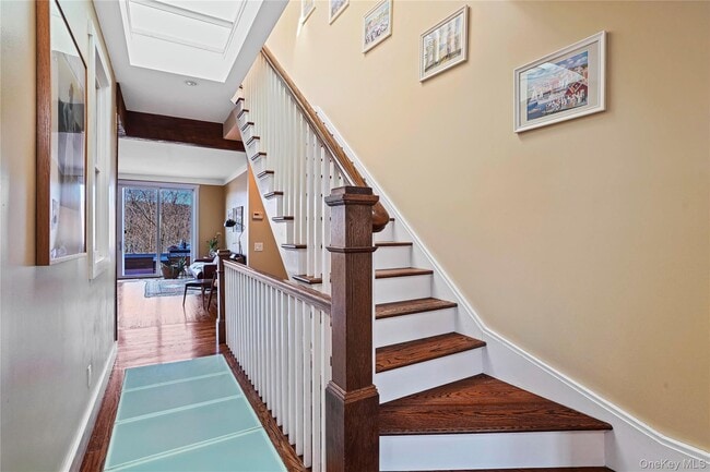 Building Photo - 493 Warburton Ave