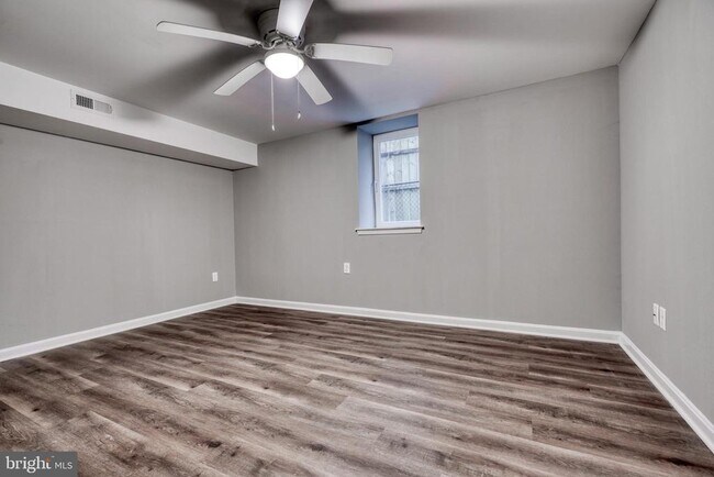 Building Photo - 6722 Brentwood Ave