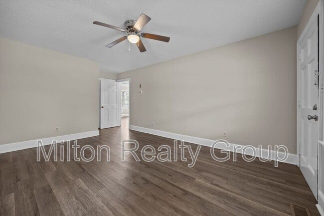 Building Photo - 204 McNeil St