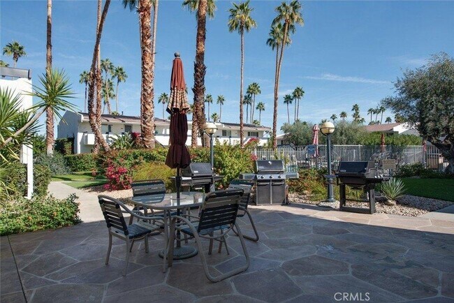 Building Photo - 1900 S Palm Canyon Dr