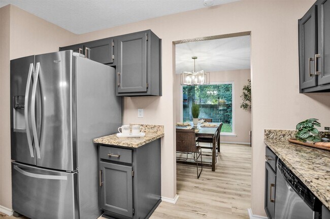 Building Photo - 6 Spurwood Ct