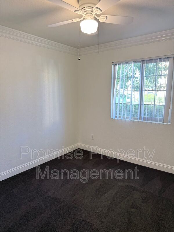 Building Photo - 6 E Lexington Ave