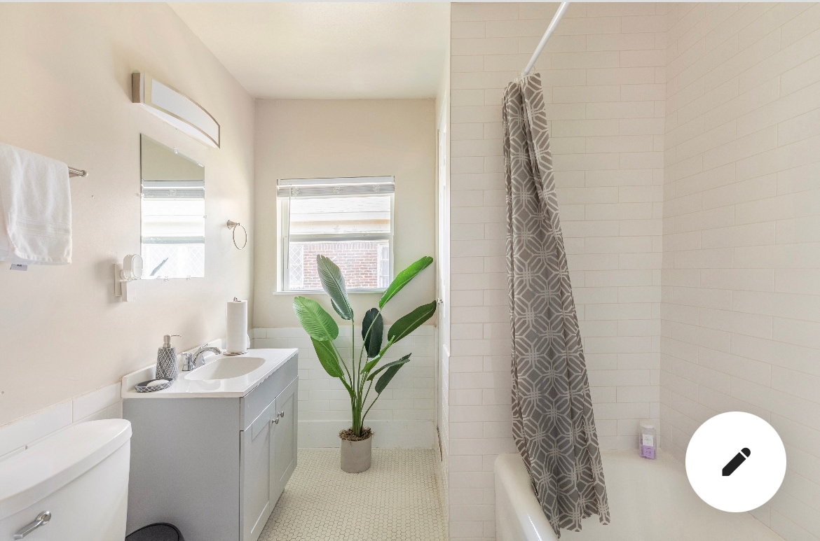 Shared Bath - 2108 Berry St