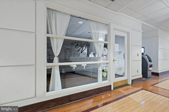 Building Photo - 203 Yoakum Pkwy