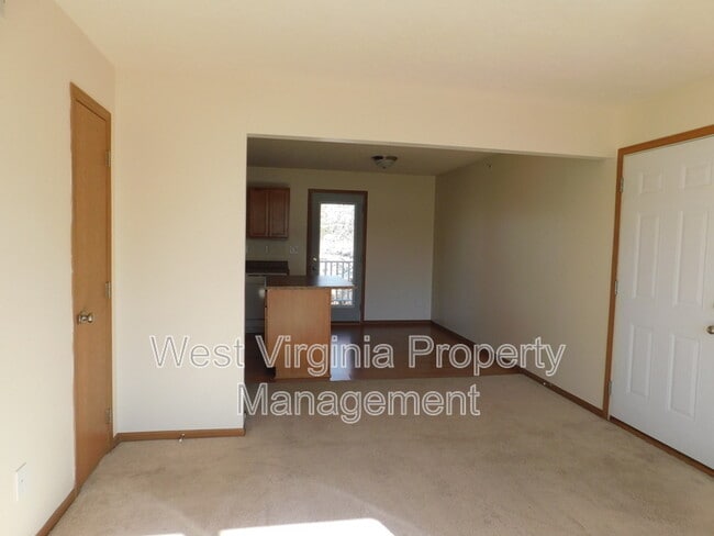 Building Photo - 210 Cardinal Wy