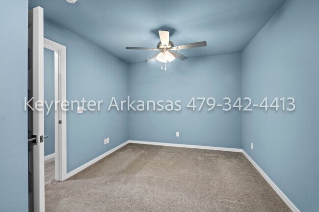 Building Photo - Beautiful 2 Bed, 3 Bath Home Just Off Weddington!