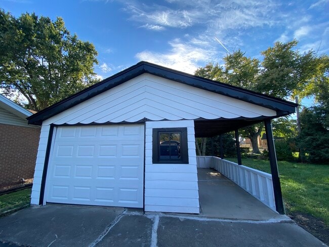 Building Photo - 12814 E Playfield Dr