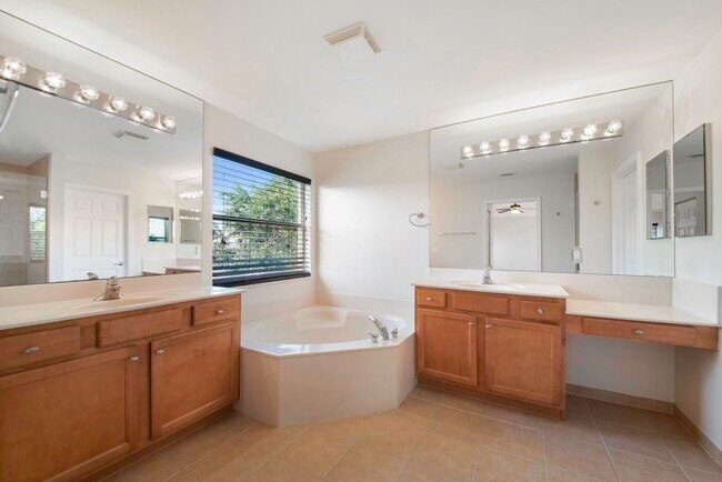 Building Photo - 8895 Chestnut Ridge Way