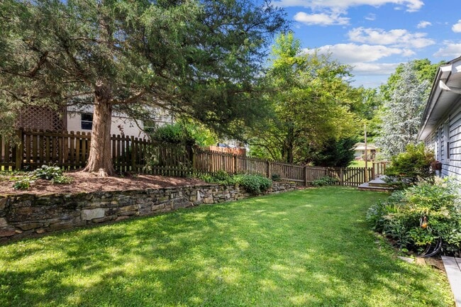 Building Photo - 2-4 Village Park Dr