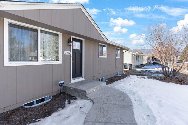 Building Photo - 3919 Tennyson Ave