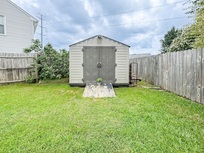 Building Photo - 3901 Quartz Ln