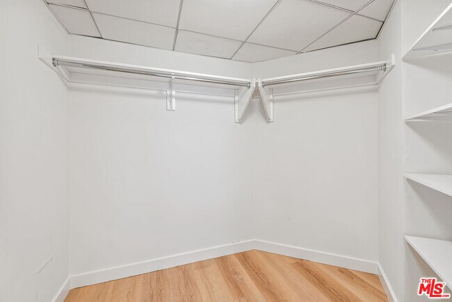 Building Photo - 13700 Marina Pointe Dr
