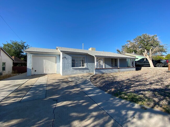 Building Photo - Beautiful 3 Bedroom Home! Available Now!