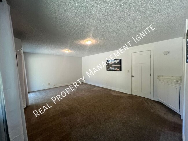 Building Photo - 15964 Bull Bat Ln