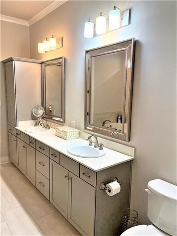 Building Photo - 324 Rue Petite