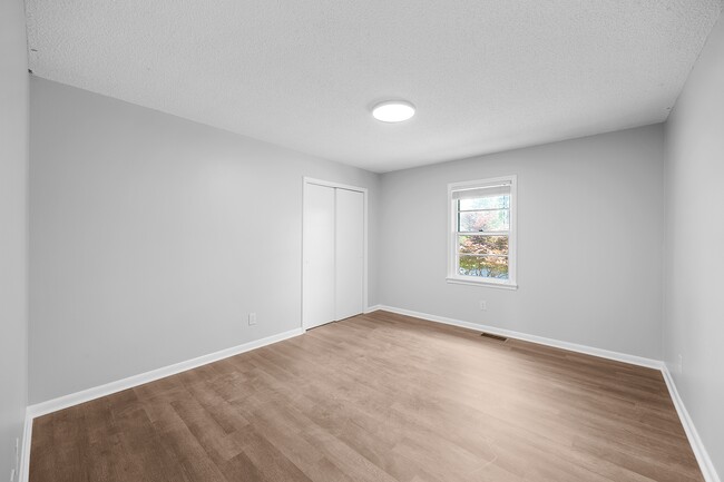 Building Photo - 69 Ridgeview Dr