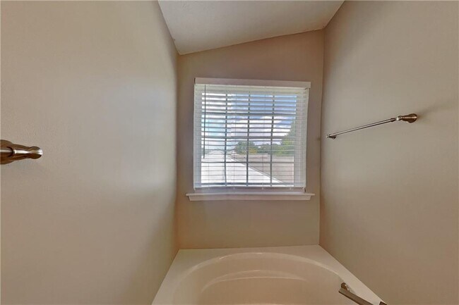 Building Photo - 3279 Deer Valley Dr NW