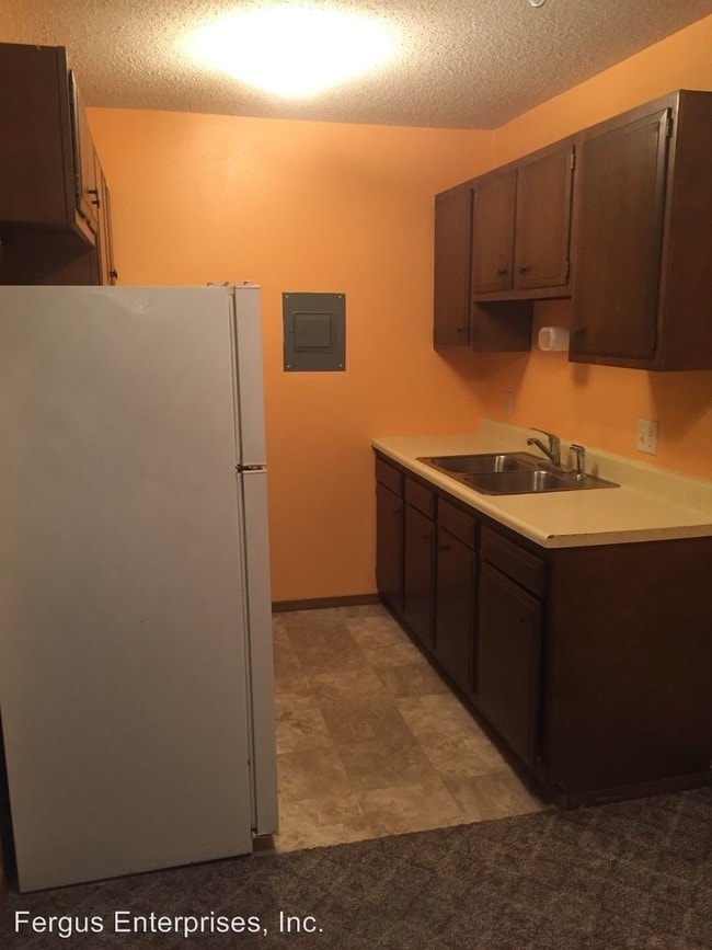 Primary Photo - 1552 College Way