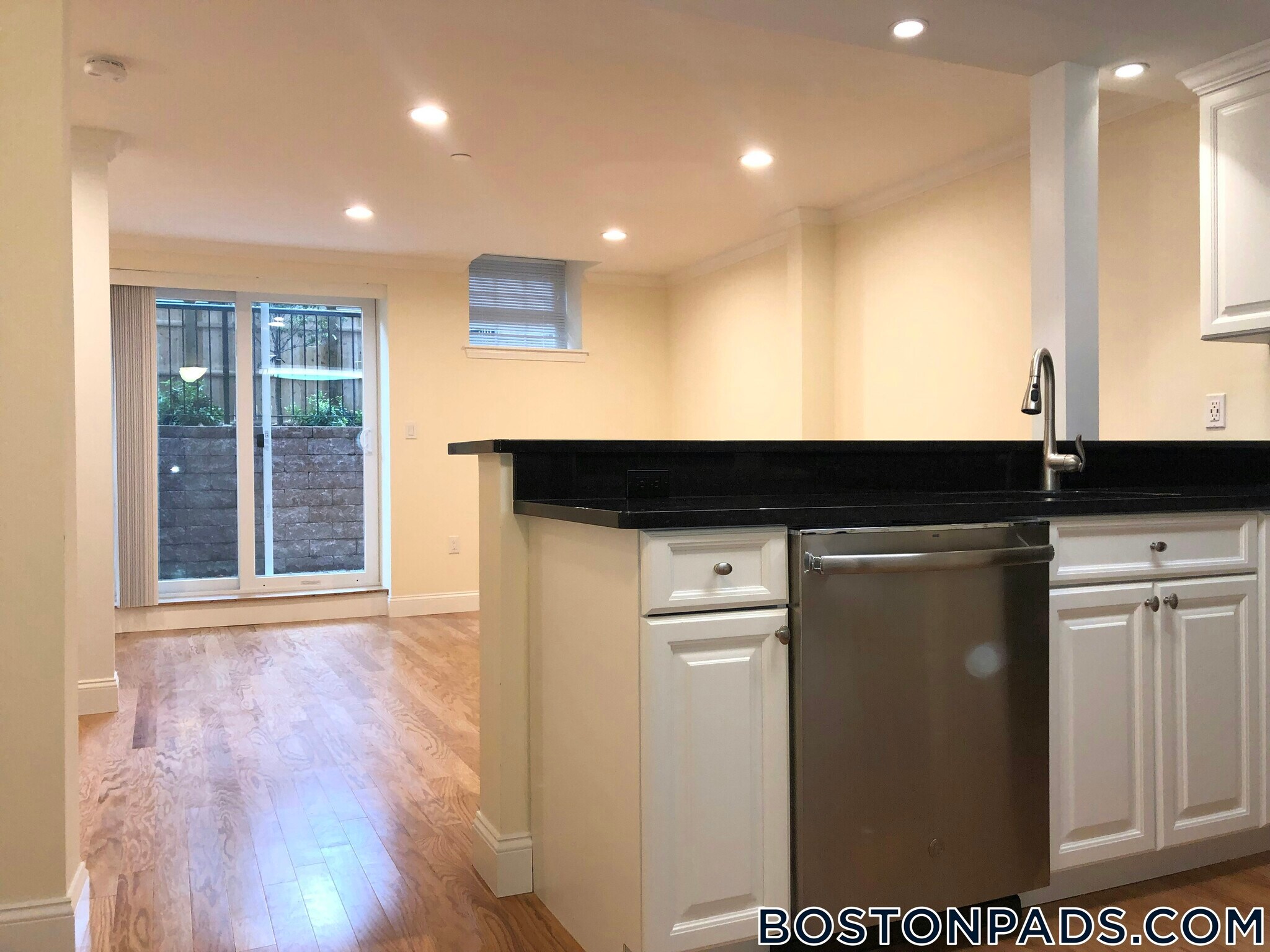 Building Photo - 22 Chauncy St