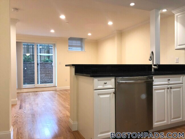 Building Photo - 22 Chauncy St