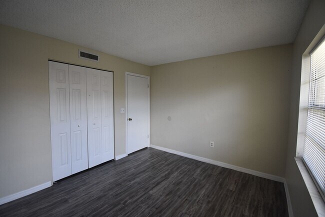 Building Photo - 2 Bed/2 Bath, 2nd Floor Condo at Marbeya C...