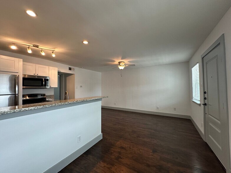 Building Photo - 4633 Fairmount St