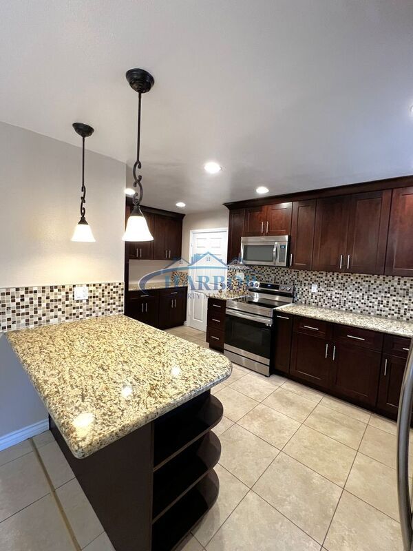 Building Photo - 227 W Cummings St