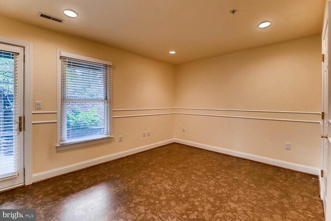 Building Photo - 1290 Harbor Island Walk
