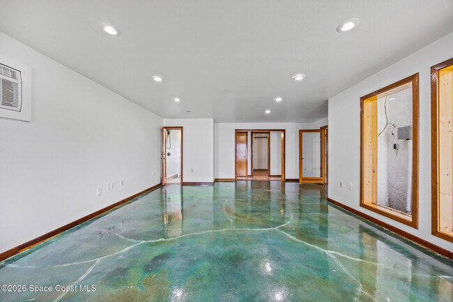 Building Photo - 485 N Shore Dr