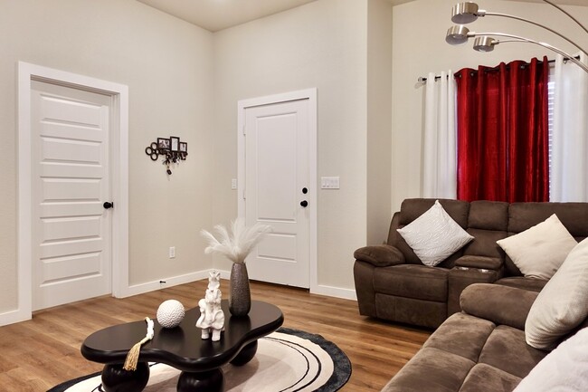 Building Photo - 413 Graze St