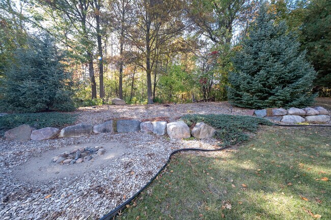 Building Photo - 15863 Kendale Dr