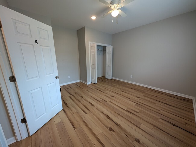 Building Photo - Room in House on Stone Mountain Dr