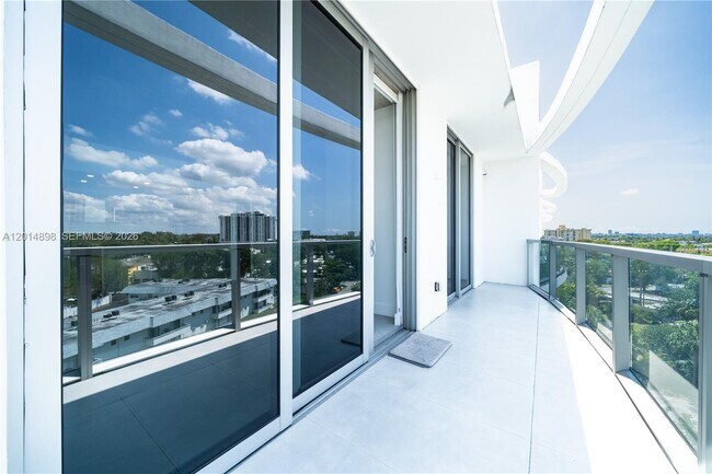 Building Photo - 13800 Highland Dr