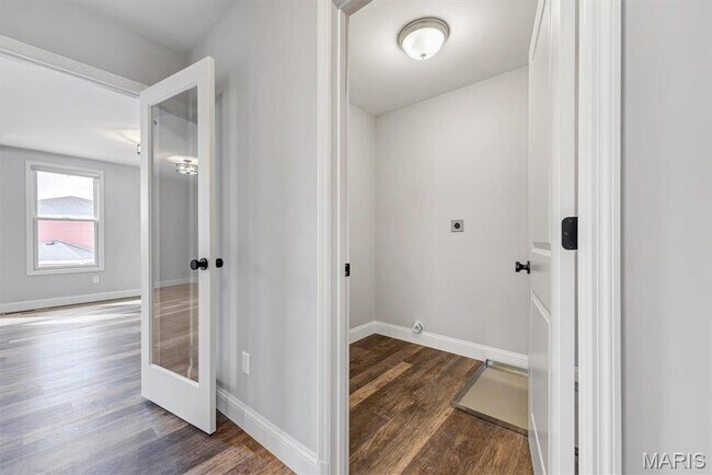 Building Photo - 5044 Arpent St