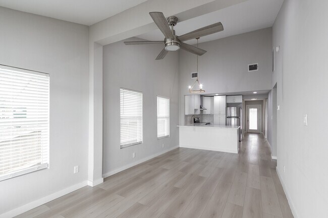 Building Photo - 2830 Bay Oaks Harbor Dr