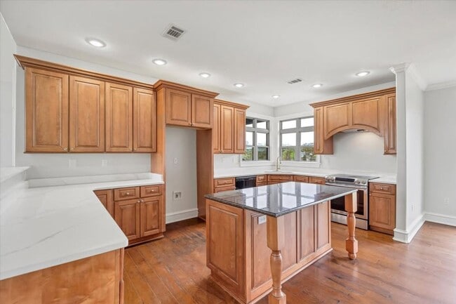 Building Photo - 4217 Lochmoor Cir